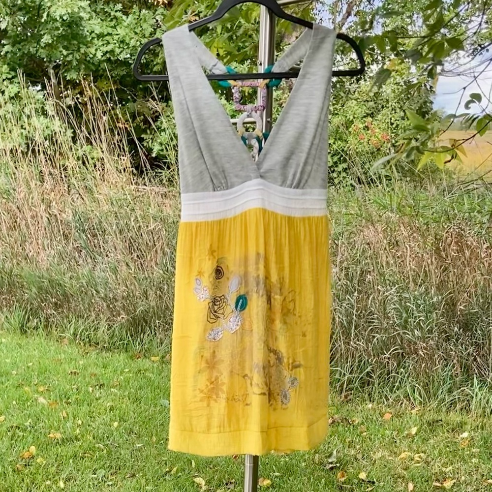 Lulumari: Fun yellow & gray sundress in size M.